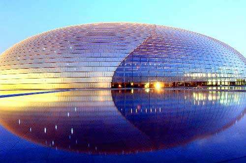 樹脂井蓋和鑄鐵井蓋各有各的優(yōu)勢(shì)，看使用場(chǎng)合來決定。